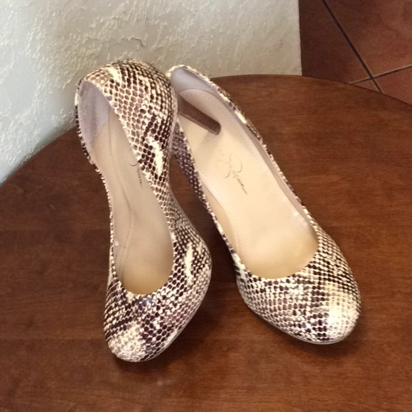 Jessica  Simpson brown and  cream. Heels - Picture 5 of 6